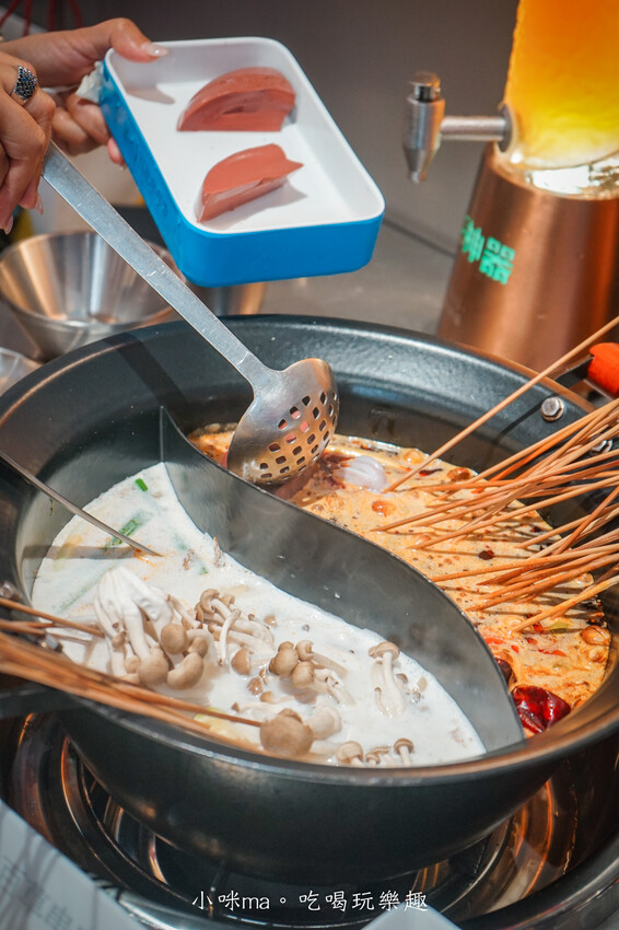 李鐵柱百草串串香｜上百種串串搭配正宗重慶風味鍋底，麻辣帶勁好滋味，一串、二串...停不下來啦，捷運永安市場站 中和美食