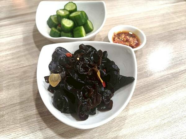 台北捷運世貿101站平價美食-碰麵麵食館(吳興店)- 超大份