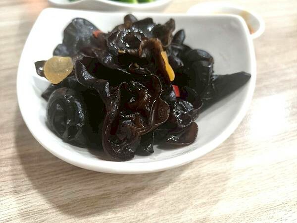 台北捷運世貿101站平價美食-碰麵麵食館(吳興店)- 超大份