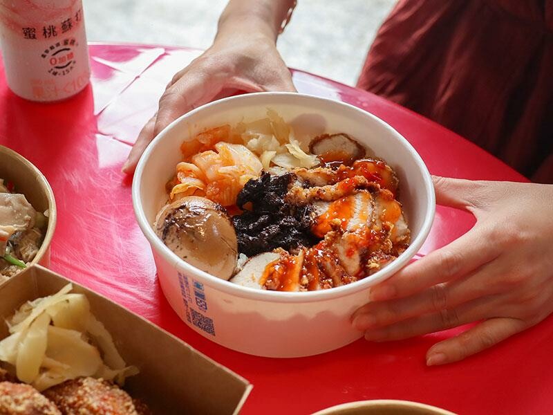新竹東區必吃台式炸肉、拌攪食涼粉，復古系美食帶你重溫老味道