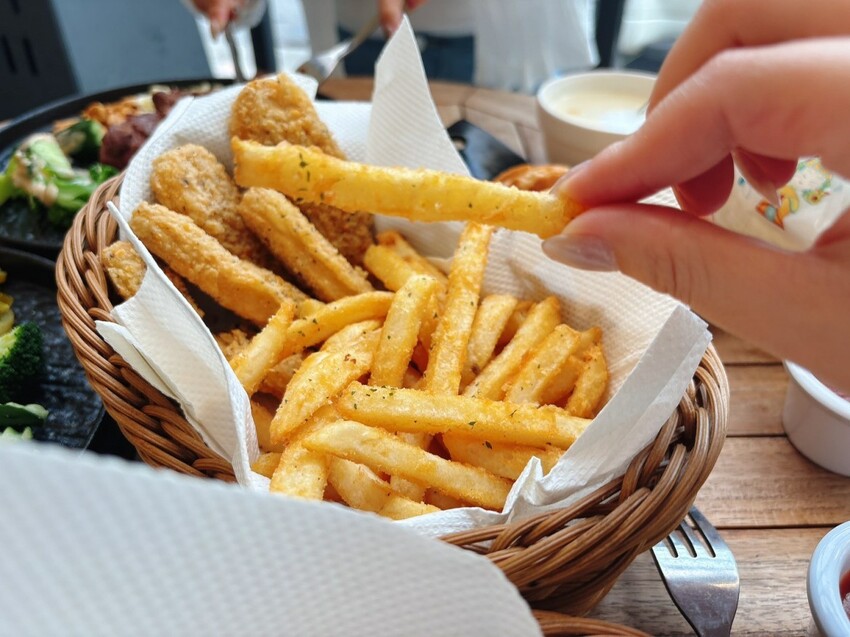 新竹動物園旁人氣美食｜噴火美式炭烤牛排 ，平價高品質炭烤牛排專賣店，新竹美食推薦 | 跟著企鵝一起吃喝玩樂