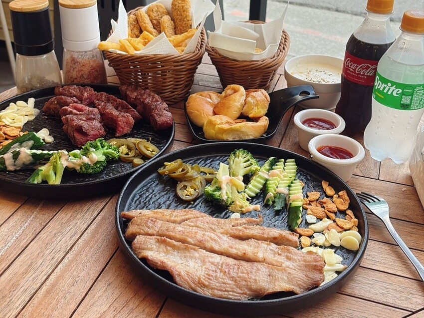 新竹動物園旁人氣美食｜噴火美式炭烤牛排 ，平價高品質炭烤牛排專賣店，新竹美食推薦 | 跟著企鵝一起吃喝玩樂