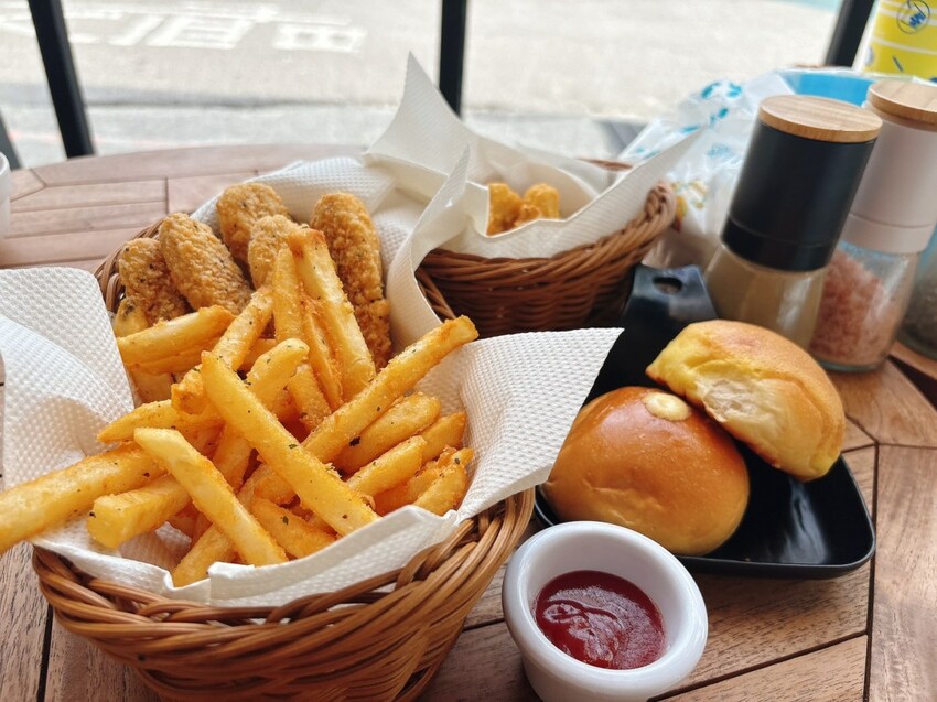 新竹動物園旁人氣美食｜噴火美式炭烤牛排 ，平價高品質炭烤牛排專賣店，新竹美食推薦 | 跟著企鵝一起吃喝玩樂