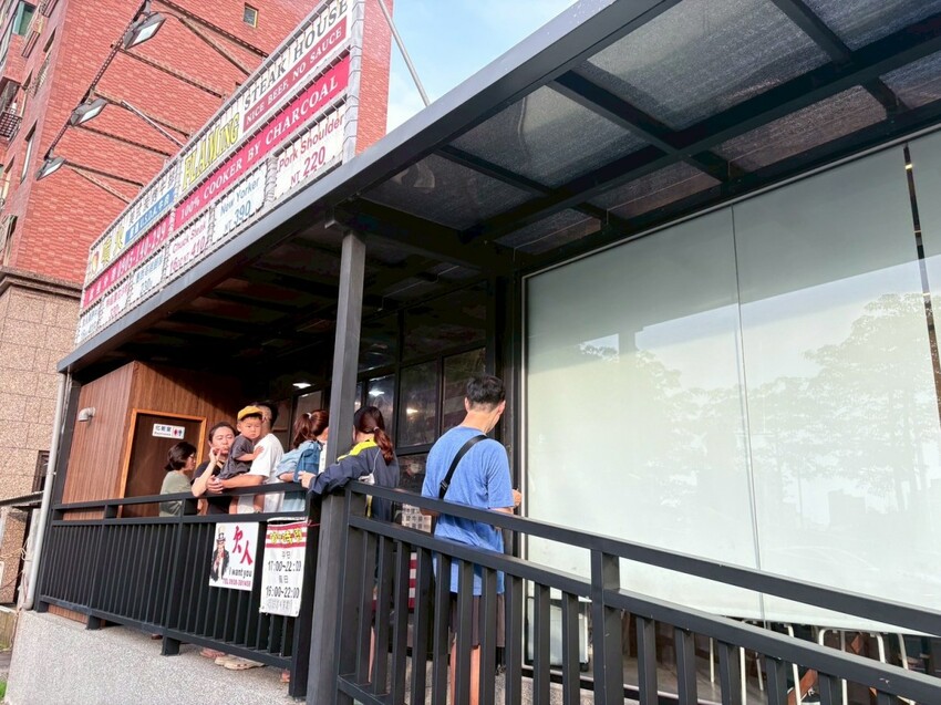 新竹動物園旁人氣美食｜噴火美式炭烤牛排 ，平價高品質炭烤牛排專賣店，新竹美食推薦 | 跟著企鵝一起吃喝玩樂