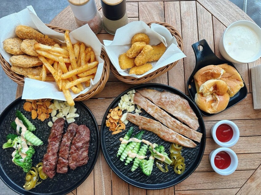 新竹動物園旁人氣美食｜噴火美式炭烤牛排 ，平價高品質炭烤牛排專賣店，新竹美食推薦 | 跟著企鵝一起吃喝玩樂