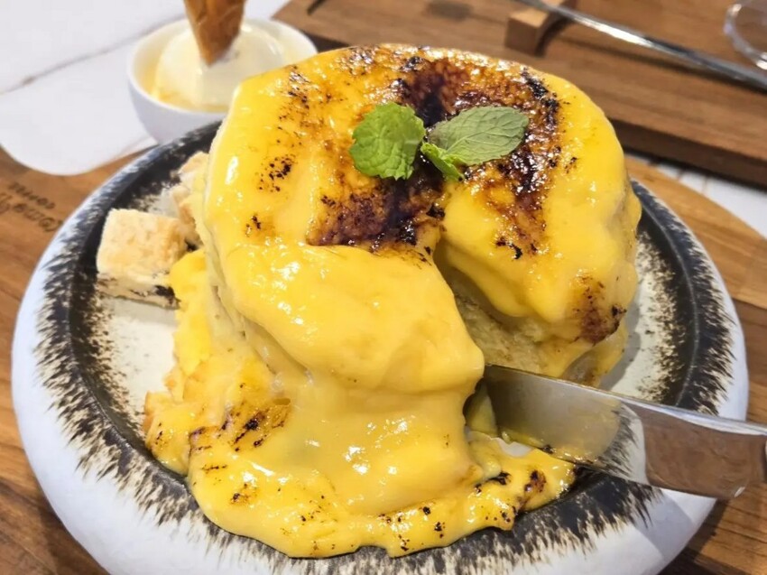 成真咖啡 ComeTrue CAFE 台南誠品生活店｜南台灣最大誠品全新開幕咖啡廳！必點熔岩焦香布蕾厚鬆餅！台南咖啡廳推薦、誠品下午茶推薦、台南早午餐推薦、台南下午茶推薦 - 佛系旅遊筆記