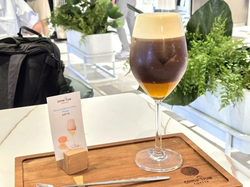 成真咖啡 ComeTrue CAFE 台南誠品生活店｜南台灣最大誠品全新開幕咖啡廳！必點熔岩焦香布蕾厚鬆餅！台南咖啡廳推薦、誠品下午茶推薦、台南早午餐推薦、台南下午茶推薦 - 佛系旅遊筆記