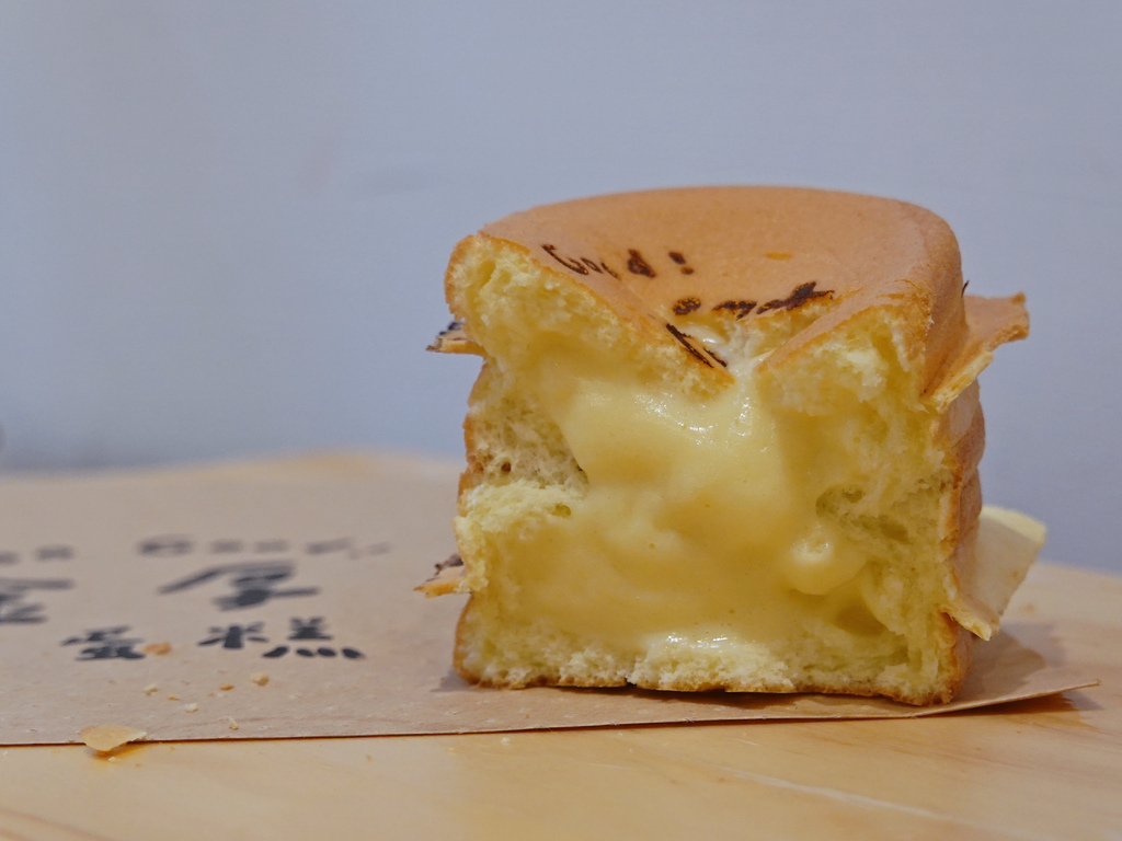 銅板價的幸福！金厚雞蛋糕，鹹甜口味齊發，起司牽絲、麻糬軟糯太銷魂！