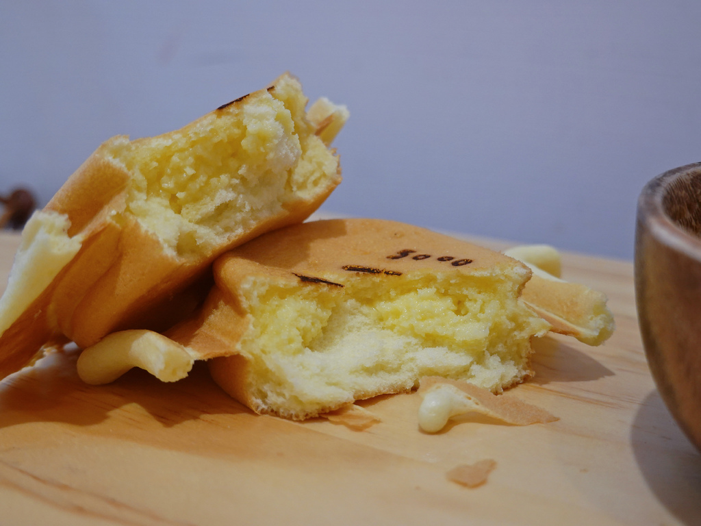 銅板價的幸福！金厚雞蛋糕，鹹甜口味齊發，起司牽絲、麻糬軟糯太銷魂！