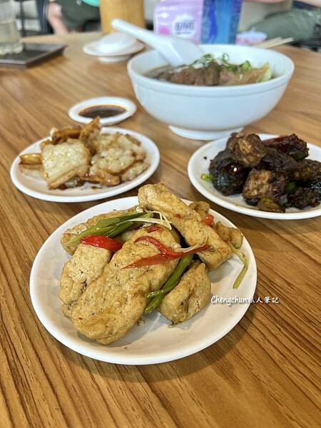 基隆美食【慶有餘】牛肉麵好吃超值，創意小菜超亮眼！