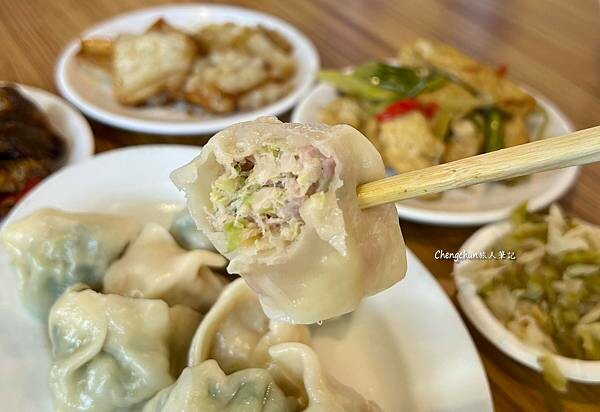基隆美食【慶有餘】牛肉麵好吃超值，創意小菜超亮眼！