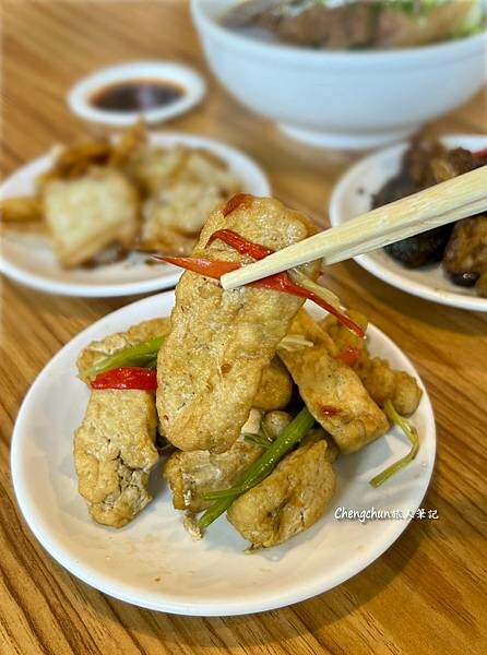 基隆美食【慶有餘】牛肉麵好吃超值，創意小菜超亮眼！