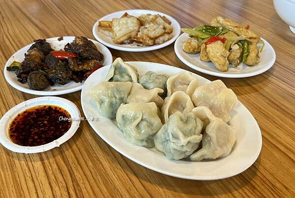 基隆美食【慶有餘】牛肉麵好吃超值，創意小菜超亮眼！