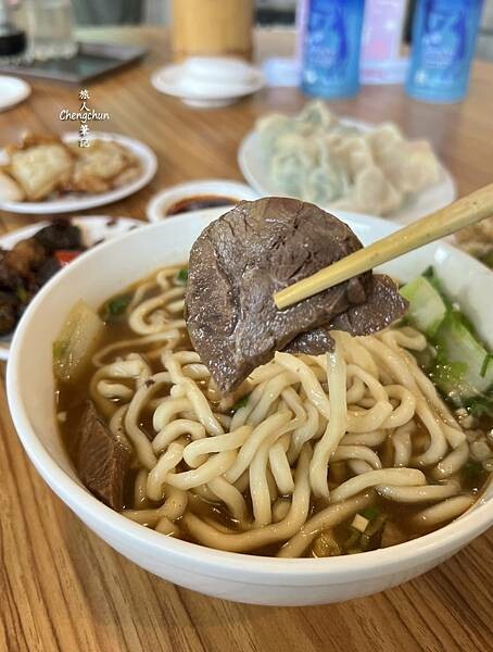 基隆美食【慶有餘】牛肉麵好吃超值，創意小菜超亮眼！