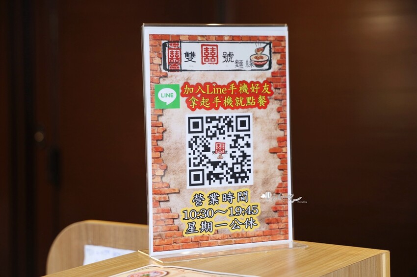 三重國小站美食!雙囍號麵線爆料三寶,麻辣臭豆腐鴨血必吃。