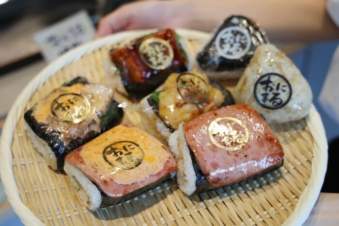 三重國小站美食!雙囍號麵線爆料三寶,麻辣臭豆腐鴨血必吃。