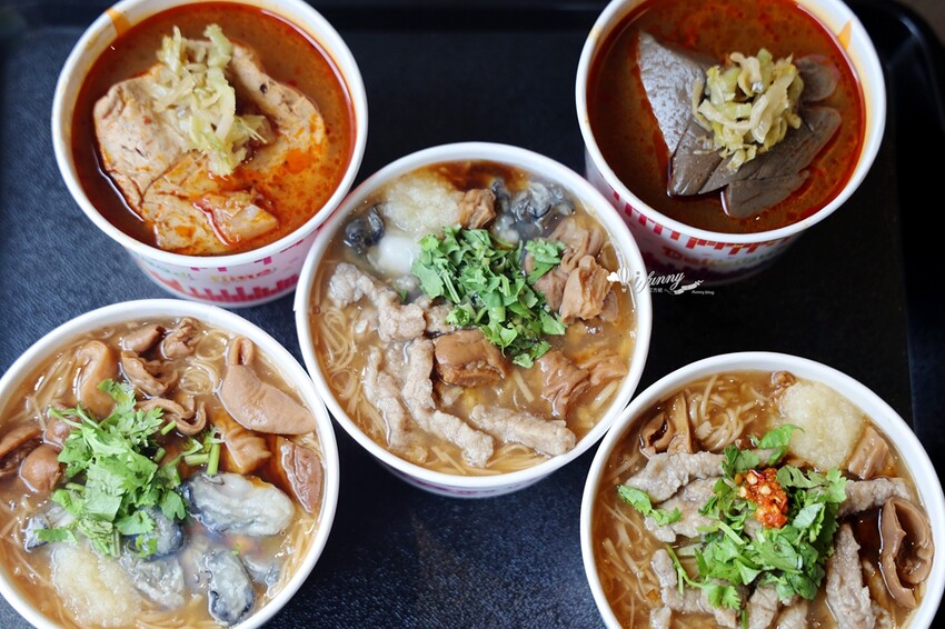 三重國小站美食!雙囍號麵線爆料三寶,麻辣臭豆腐鴨血必吃。