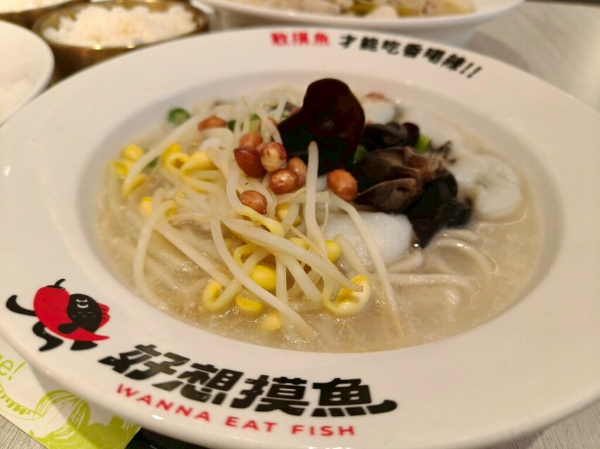 台北京站美食推薦-好想摸魚台北京站店-大口吃酸菜魚感受那清新