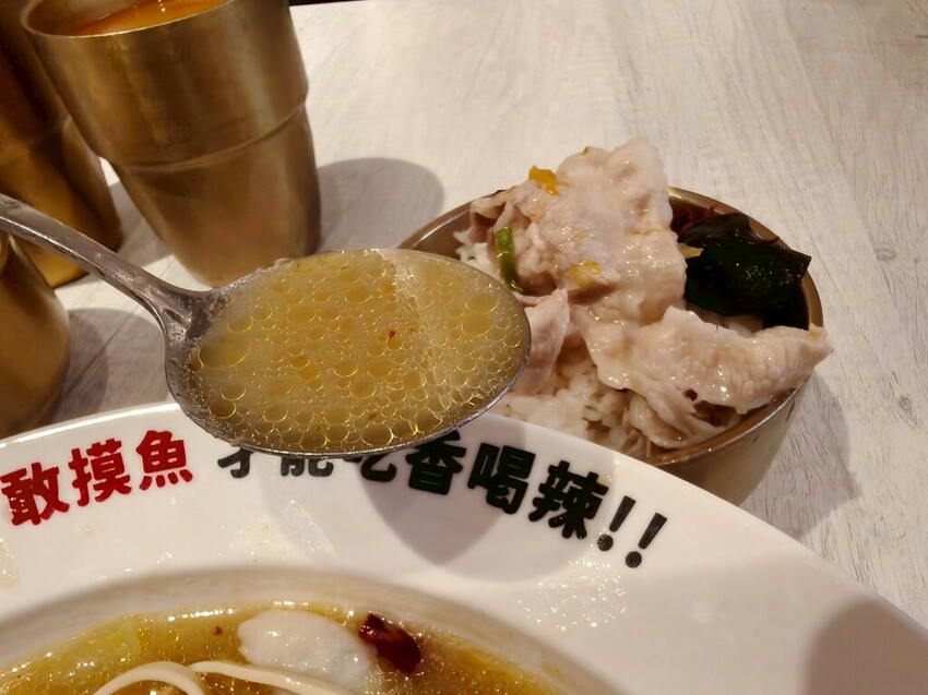 台北京站美食推薦-好想摸魚台北京站店-大口吃酸菜魚感受那清新