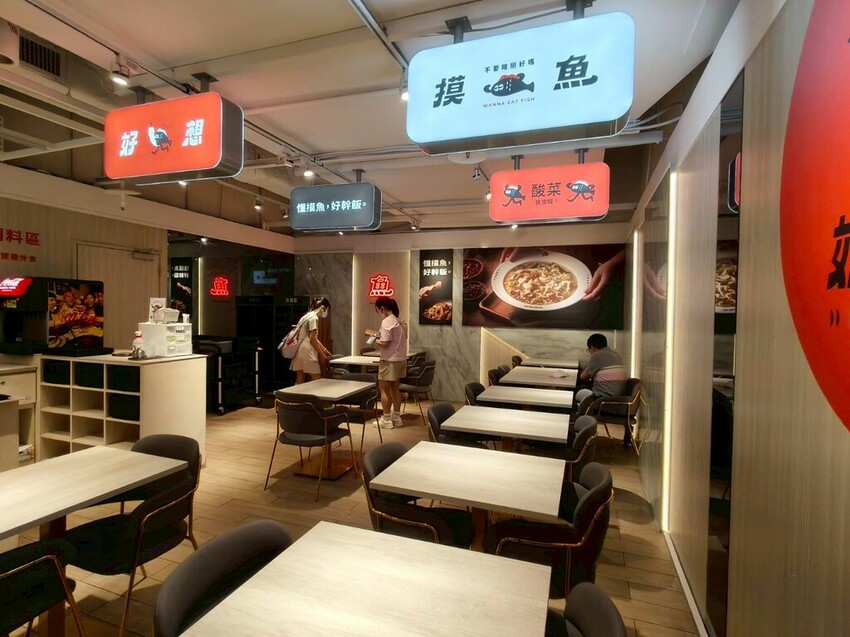 台北京站美食推薦-好想摸魚台北京站店-大口吃酸菜魚感受那清新