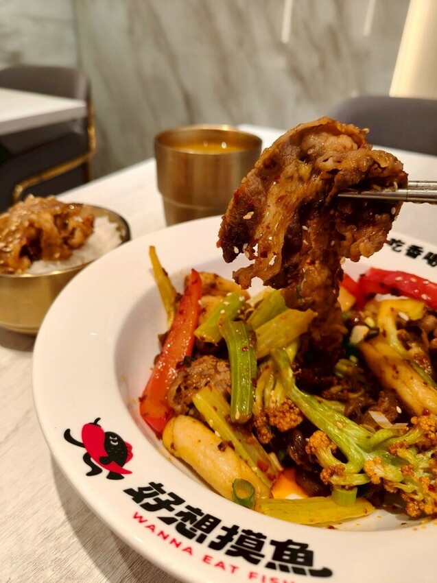台北京站美食推薦-好想摸魚台北京站店-大口吃酸菜魚感受那清新