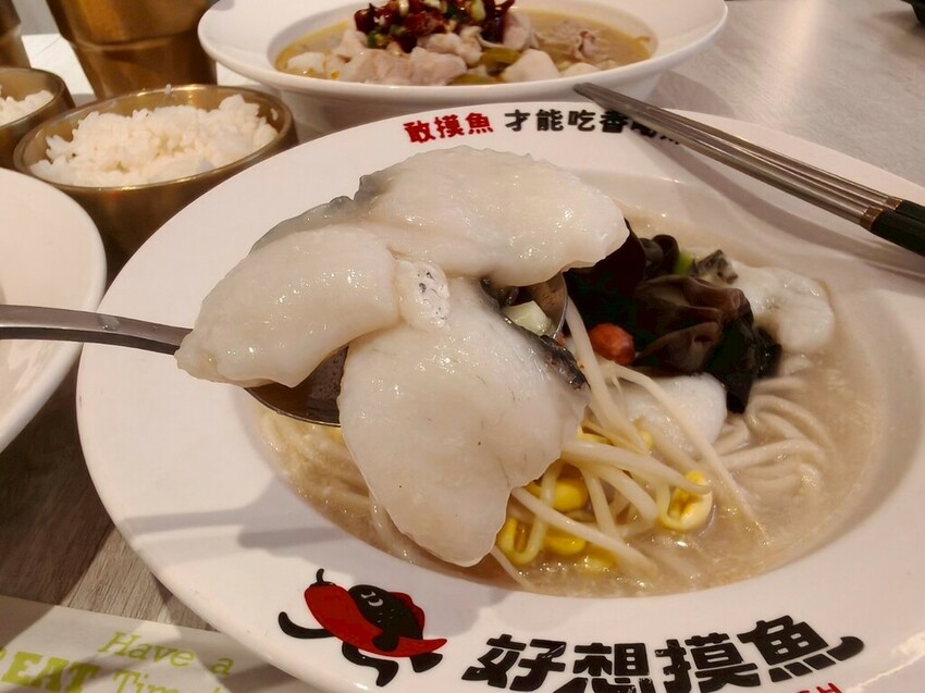 台北京站美食推薦-好想摸魚台北京站店-大口吃酸菜魚感受那清新