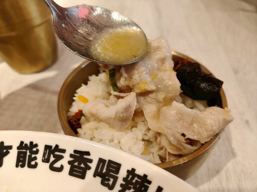 台北京站美食推薦-好想摸魚台北京站店-大口吃酸菜魚感受那清新