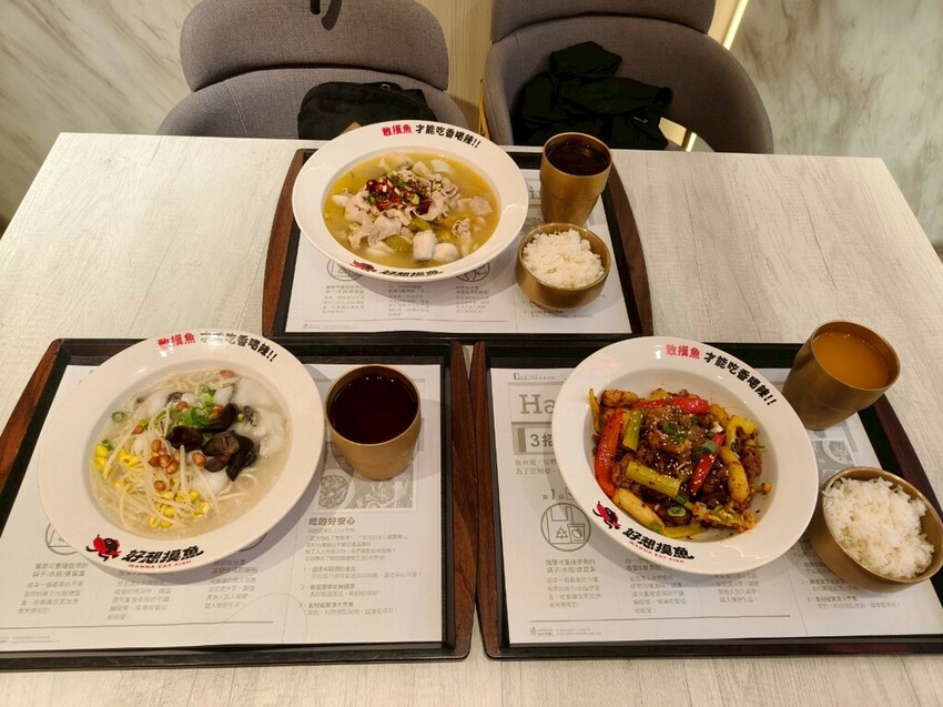 台北京站美食推薦-好想摸魚台北京站店-大口吃酸菜魚感受那清新