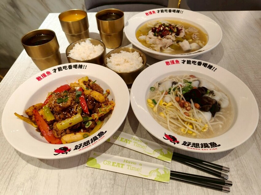 台北京站美食推薦-好想摸魚台北京站店-大口吃酸菜魚感受那清新
