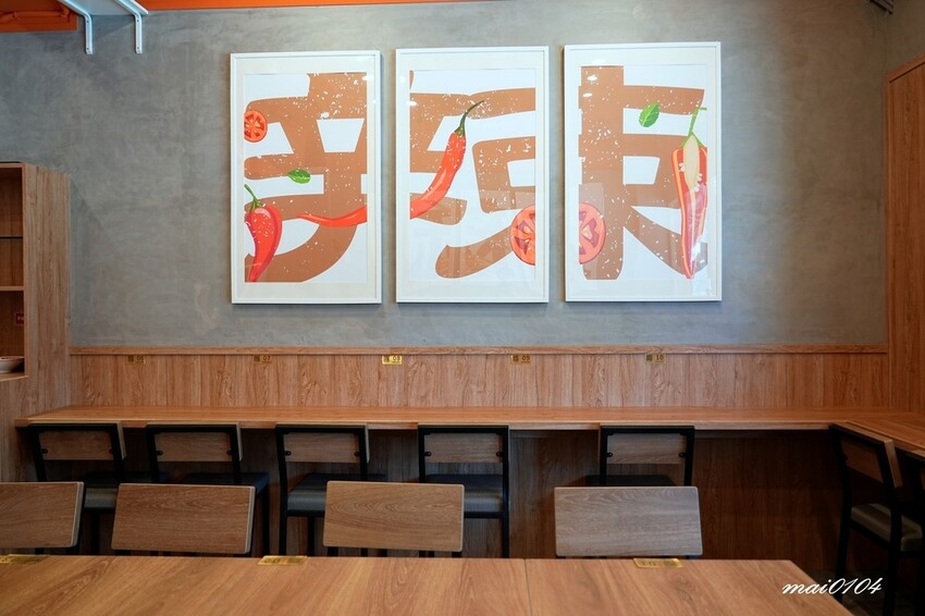 劉財記酸辣粉～選項多樣、份量十足，限量牛肉麵售完就沒了，用餐