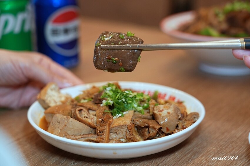 劉財記酸辣粉～選項多樣、份量十足，限量牛肉麵售完就沒了，用餐