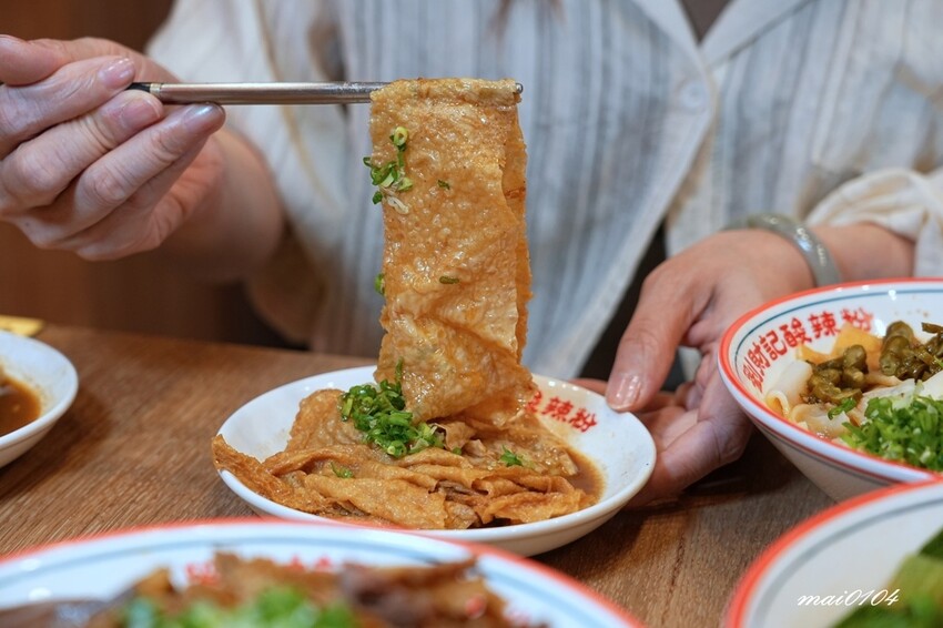 劉財記酸辣粉～選項多樣、份量十足，限量牛肉麵售完就沒了，用餐