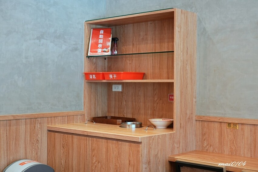 劉財記酸辣粉～選項多樣、份量十足，限量牛肉麵售完就沒了，用餐