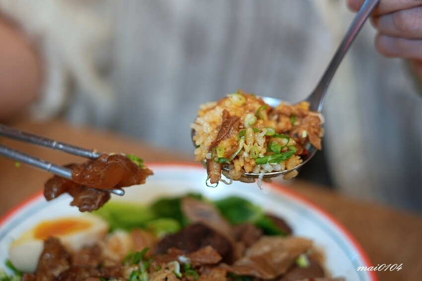 劉財記酸辣粉～選項多樣、份量十足，限量牛肉麵售完就沒了，用餐