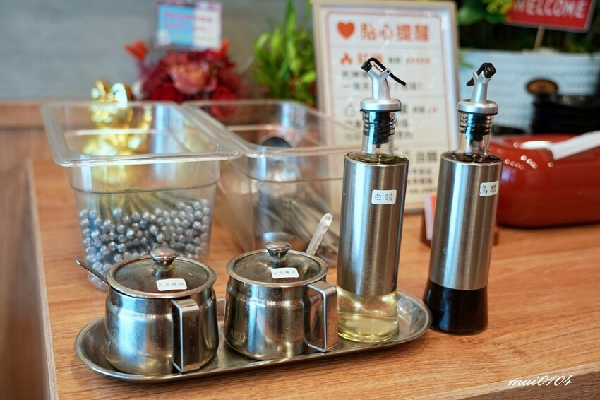 劉財記酸辣粉～選項多樣、份量十足，限量牛肉麵售完就沒了，用餐