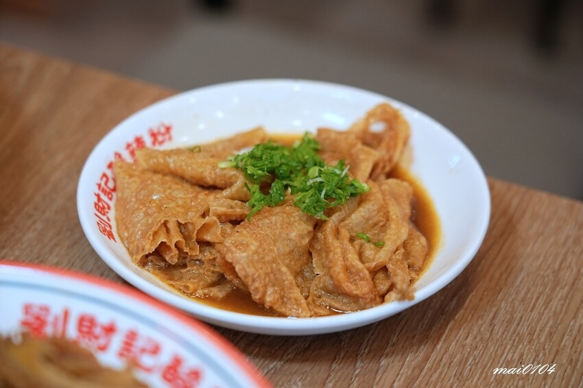 劉財記酸辣粉～選項多樣、份量十足，限量牛肉麵售完就沒了，用餐