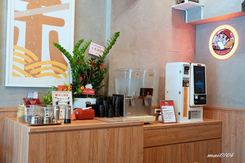 劉財記酸辣粉～選項多樣、份量十足，限量牛肉麵售完就沒了，用餐