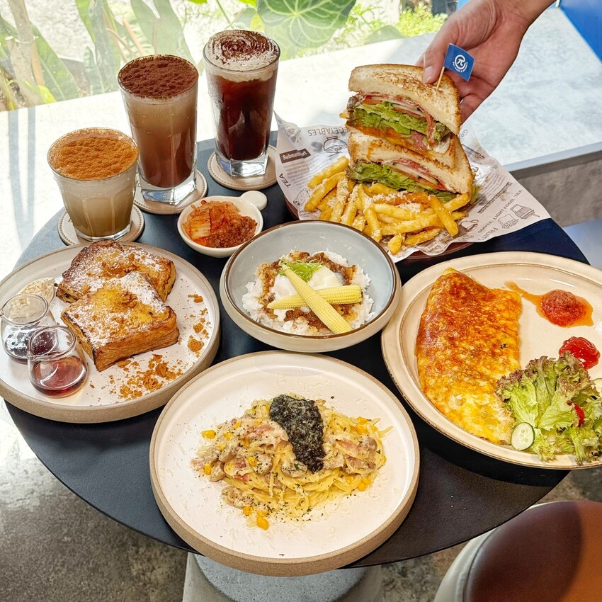 【PAI CAFÉ & BRUNCH八德店】台北小巨蛋附近人氣早午餐咖啡廳，鹹食三明治、蛋捲，還有現烤現煎的法式吐司都超強！寵物友善且平日不限時，超加分！ - 阿華田的美食日記
