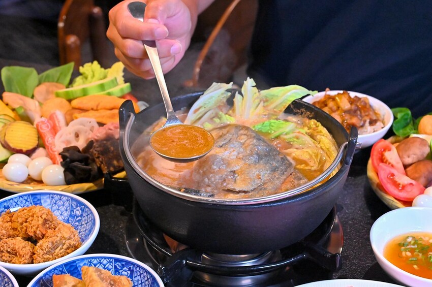 台中海線王牌火鍋太平新開店 火烤兩吃鍋推薦 一個人也能吃砂鍋魚頭  尚石苑火鍋太平店