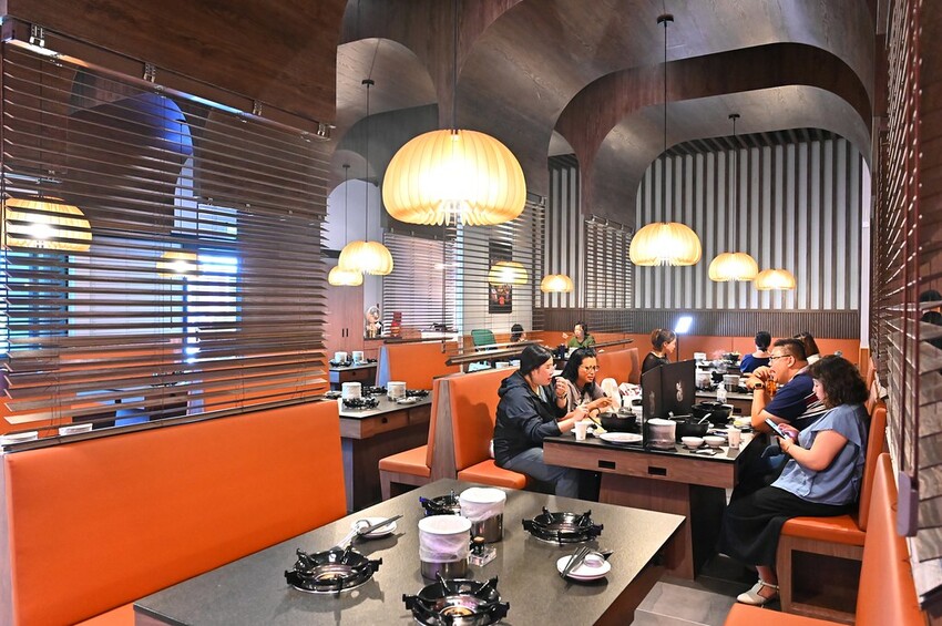 台中海線王牌火鍋太平新開店 火烤兩吃鍋推薦 一個人也能吃砂鍋魚頭  尚石苑火鍋太平店