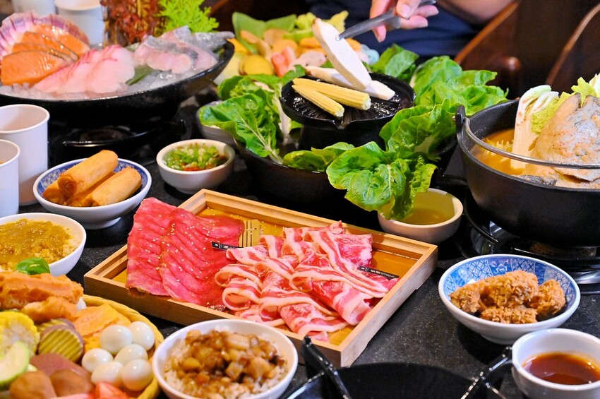 台中海線王牌火鍋太平新開店 火烤兩吃鍋推薦 一個人也能吃砂鍋魚頭  尚石苑火鍋太平店