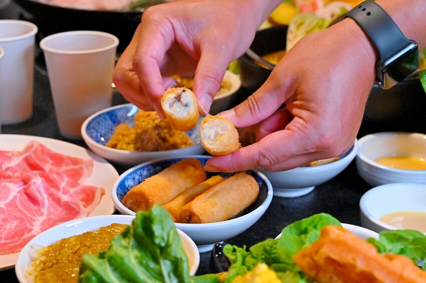 台中海線王牌火鍋太平新開店 火烤兩吃鍋推薦 一個人也能吃砂鍋魚頭  尚石苑火鍋太平店