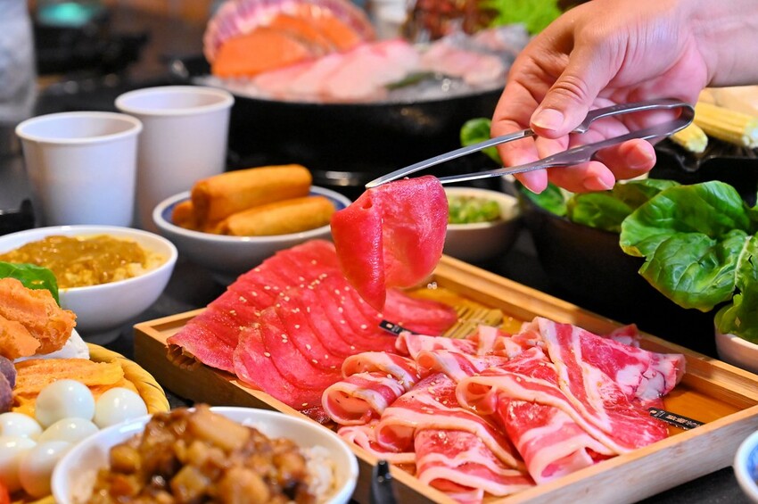 台中海線王牌火鍋太平新開店 火烤兩吃鍋推薦 一個人也能吃砂鍋魚頭  尚石苑火鍋太平店