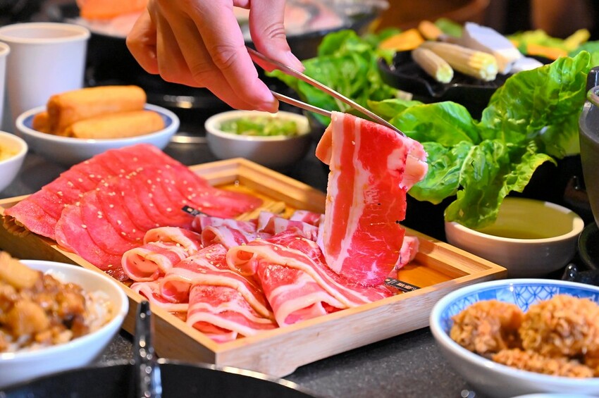 台中海線王牌火鍋太平新開店 火烤兩吃鍋推薦 一個人也能吃砂鍋魚頭  尚石苑火鍋太平店