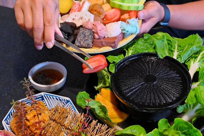 台中海線王牌火鍋太平新開店 火烤兩吃鍋推薦 一個人也能吃砂鍋魚頭  尚石苑火鍋太平店