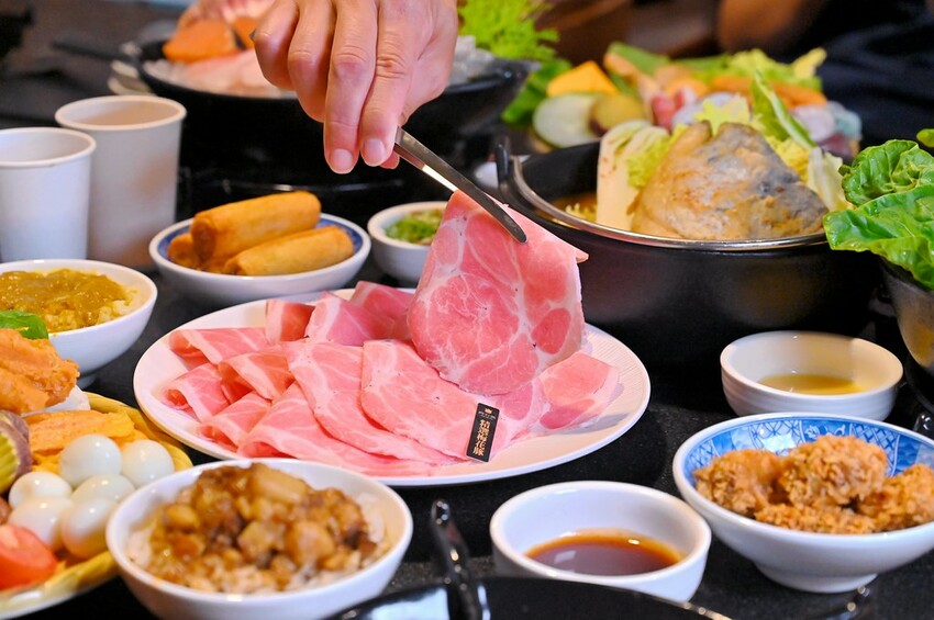 台中海線王牌火鍋太平新開店 火烤兩吃鍋推薦 一個人也能吃砂鍋魚頭  尚石苑火鍋太平店