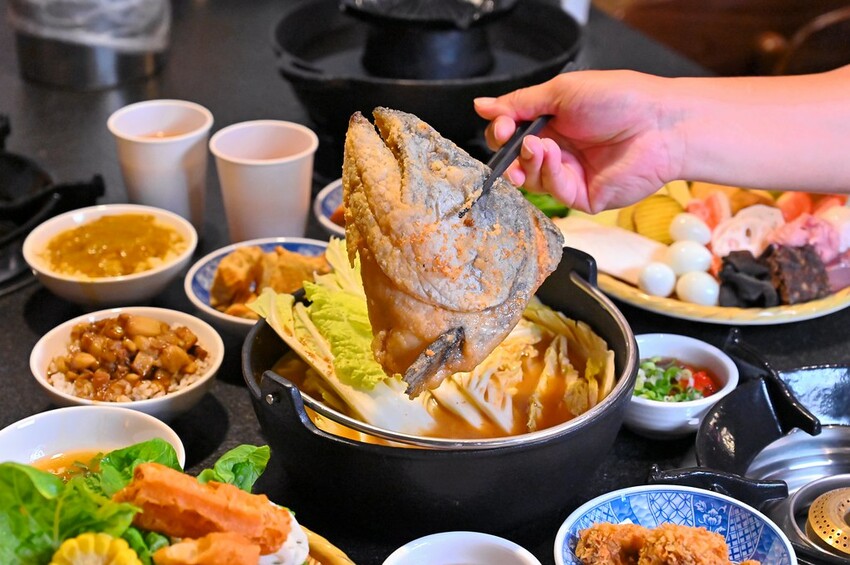 台中海線王牌火鍋太平新開店 火烤兩吃鍋推薦 一個人也能吃砂鍋魚頭  尚石苑火鍋太平店