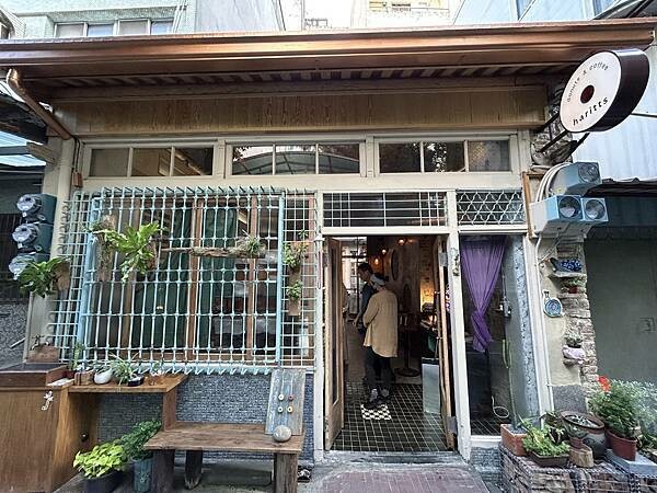 東京Haritts甜甜圈插旗台南！蝸牛巷老屋改造新魅力，東京甜甜圈鬆軟不油膩