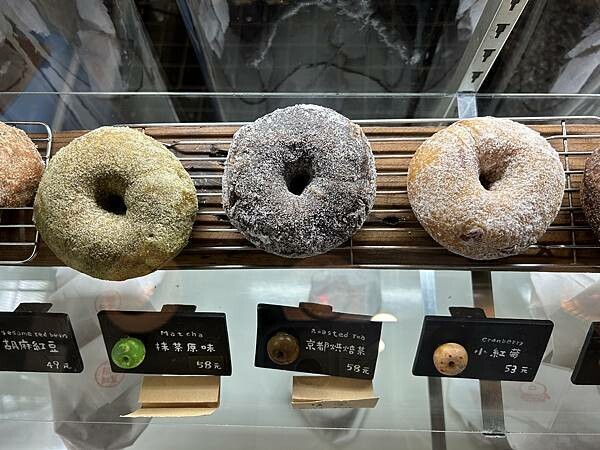 東京Haritts甜甜圈插旗台南！蝸牛巷老屋改造新魅力，東京甜甜圈鬆軟不油膩