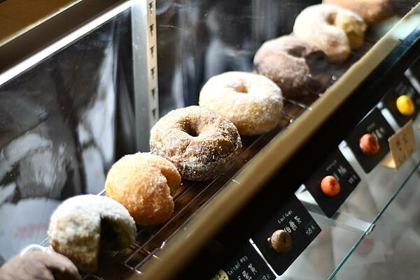 東京Haritts甜甜圈插旗台南！蝸牛巷老屋改造新魅力，東京甜甜圈鬆軟不油膩